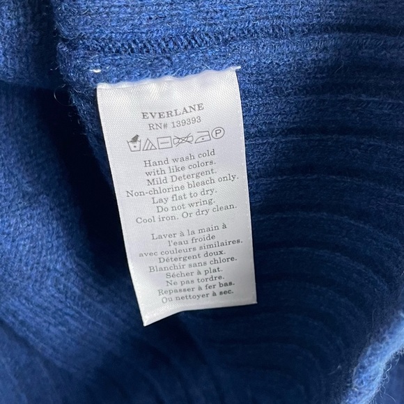 Everlane The Cashmere Oversized Turtleneck Sweater Size Small NWT Bright Navy - Picture 8 of 11